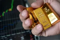 If interest rates decrease, what happens to gold prices?