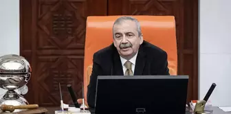 سِرِّي سُرَيَّة أُونْدَر كان معروفًا بشخصيته الملونة.