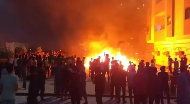 محتجون يقتحمون مقر مجلس النواب الليبي بطبرق للمطالبة بحله