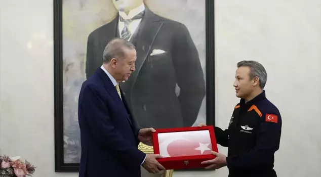 Serokomar Erdogan, astronotê ewil ê Tirkiyeyê Gezeravci qebûl kir