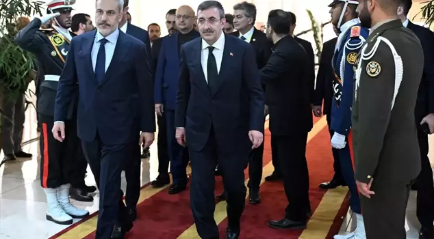 Alîkarê Serokomar Yilmaz û Wezîrê Karên Derva Fîdan beşdarî teziyeya Reîsî bûn
