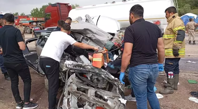 Li Adiyemanê TIR û wesayît li hev qelibîn: 2 mirî û 3 birîndar