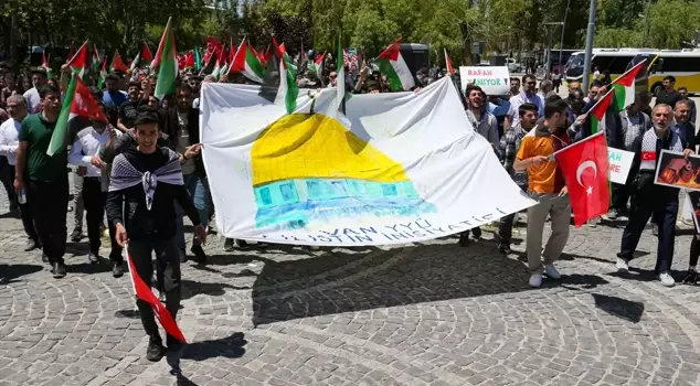 Li Wanê akademîsyen û xwendekaran êrîşa Îsraîlê ya li Refahê protesto kir