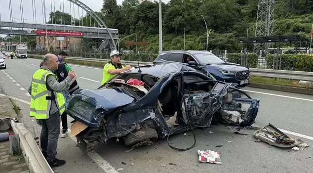 Li Rîzeyê otomobîlê li bariyeran xist 3 kes mirin, 2 kes birîndar bûn