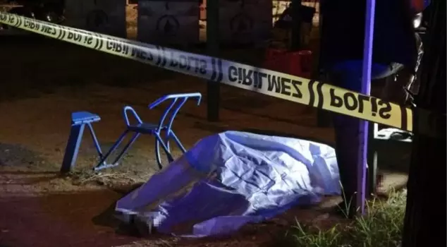 Terrifying incident at the children's park! Those who saw the person lying in a pool of blood immediately grabbed their phones.