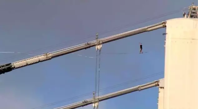 It took their breath away! He changed continents on a tightrope.