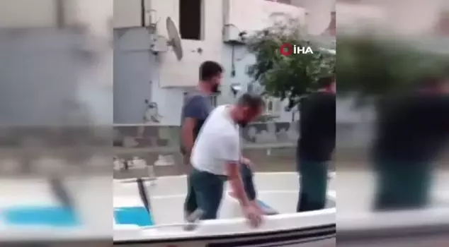 The streets in Adana turned into a lake! Citizens traveled by boat.