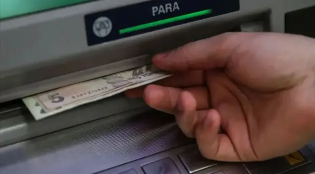 The commission fees of banks are increasing the economic burden on citizens.