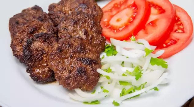 New scandal in the food industry! The products being sold are not real meatballs.