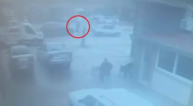 Cousin murder captured on camera in Adana: Fired multiple times and fled.