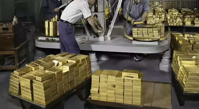 The giant bank will transport 4 billion dollars' worth of gold bullion to the USA.