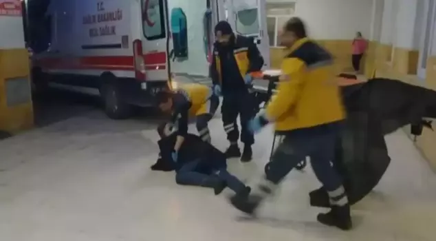 The medical teams dropped the injured person covered in blood from the stretcher.