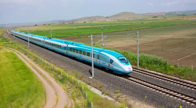 Minister Uraloğlu: The travel time between Ankara and Izmir will be reduced from 14 hours to 3.5 hours by high-speed train.