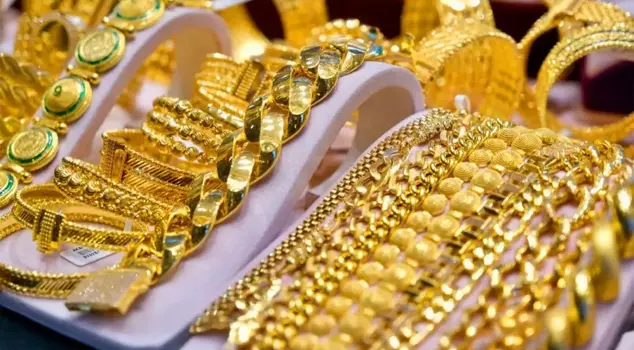 Gold prices have fallen to their lowest level in the last month.
