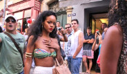 Rihanna Bikiniyle Alışverişe Çıktı