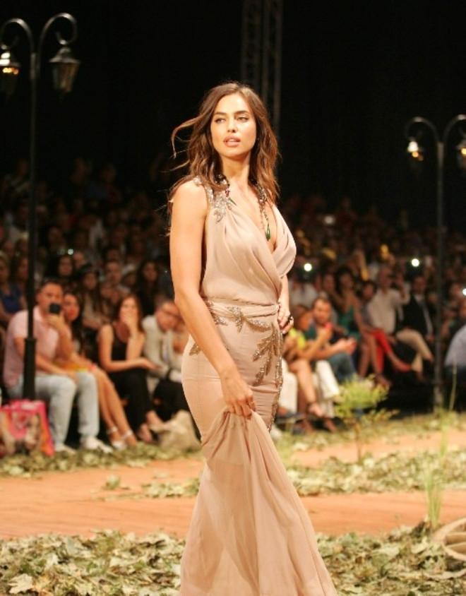 Dosso Dossi Fashion Show’da Irina Shayk Rüzgarı - Son Dakika