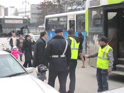 В Баку проведена акция по пропаганде ПДД - нарушение правил остановки и стоянки