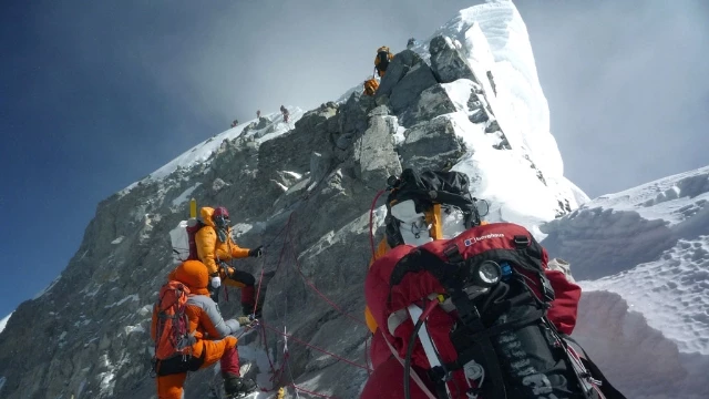Everest Avalanche Kills Nepalese Guides Ahead Of Peak Season