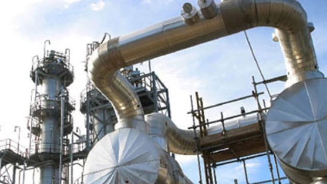 Baku Oil Refinery Unit Suspends Work