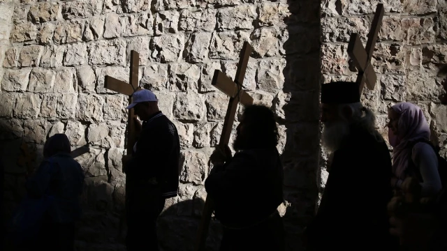 Pilgrims Crowd Streets Of Jerusalem As Passover And Easter Coincide