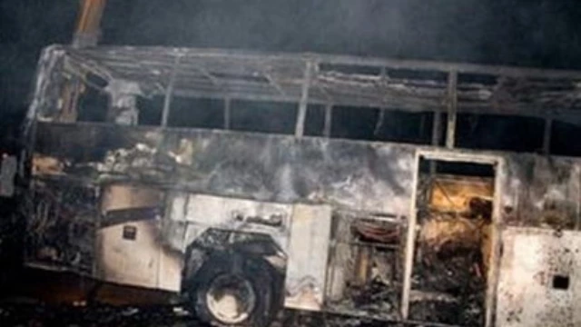 39 Killed As Passenger Van Hits Trailer In South Pakistan