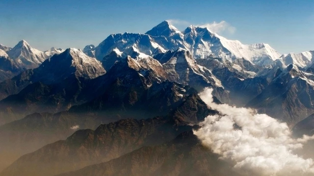 Sherpas Abandon Climbing Everest Climbing Season After Deadly Avalanche