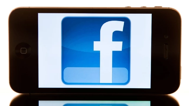 Ad Revenue Drives Facebook Earnings, Apple Eyes Its 'Undervalued' Shares