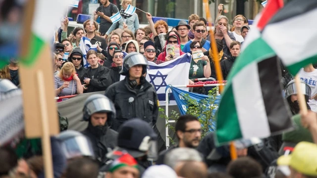Israel-Palestinian Tensions Reverberate At Quds Day Rally In Berlin