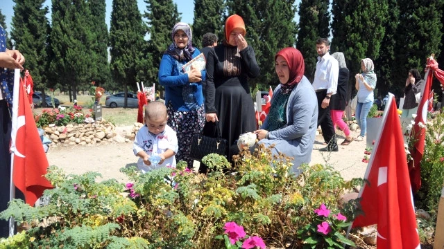 Soma Families Visit Graveyards In First Eid After Tragedy