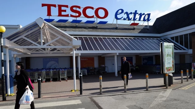 UK Retailer Tesco Warns On Profits, Hit By German Discount Rivals