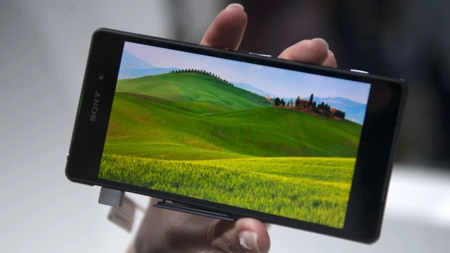 Sony Losing Smartphone Battle To Apple, Samsung