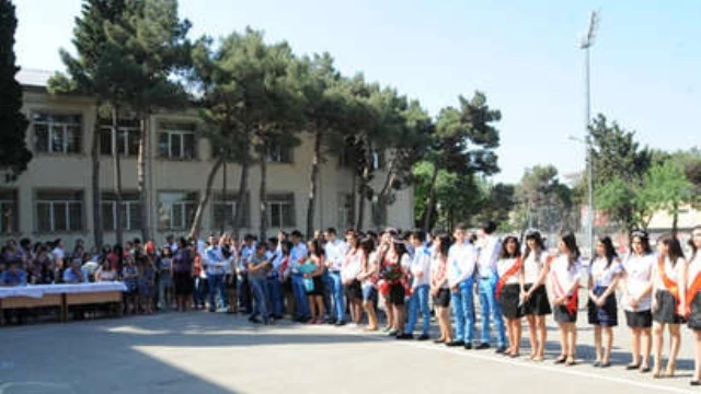 В Азербайджане за последние годы число выпускников школ сократилось почти на 30%