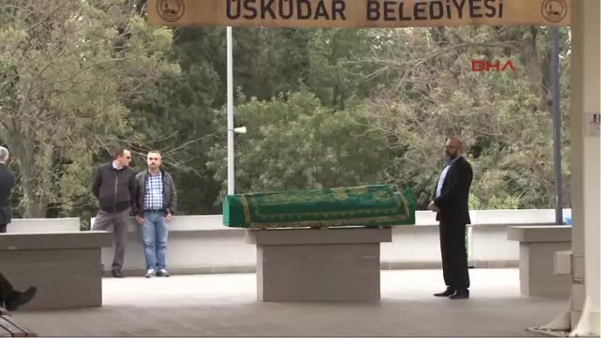 Cem Garipo Lu Nun Cenazesinde Anne Baba Ve A Abeyi Yan Yana Namaz