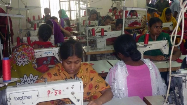 Bangladesh Factories Still Dangerous, Inspectors Say