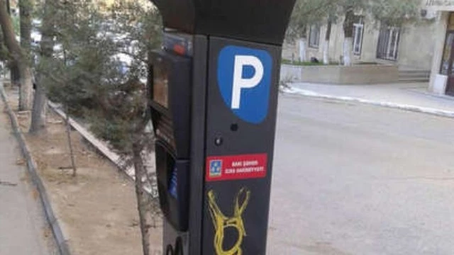 В Баку повреждены некоторые паркоматы