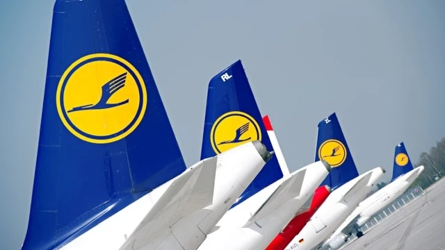 Lufthansa Cuts Profit Guidance On Slowdown Fears
