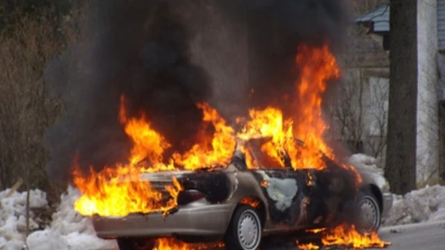 Some Opposition Members' Cars Burned In Yerevan