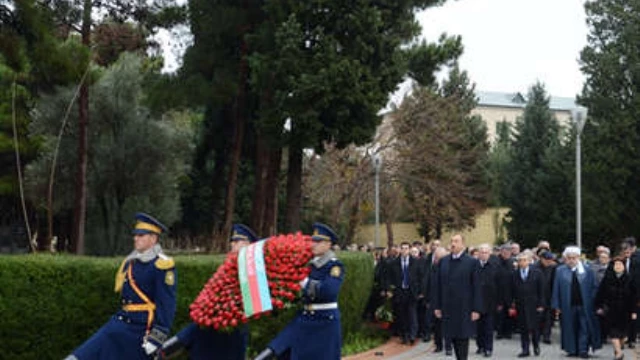 Azerbaijani President Pays Tribute To National Leader Heydar Aliyev