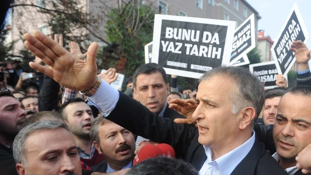Turkish Police Raid Zaman Building, Detain Editor-In-Chief (VIDEO UPDATE-2)