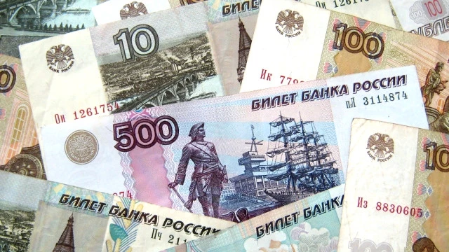 Ruble's Freefall Leaves Russians Bewildered