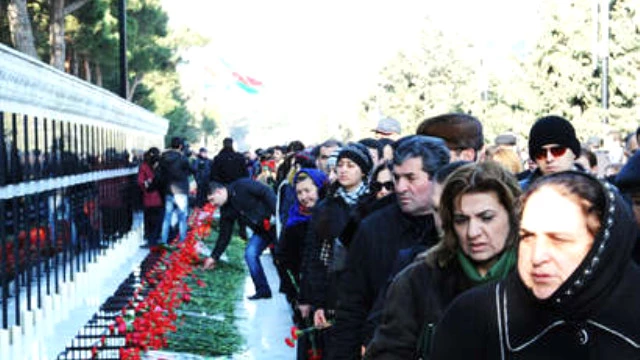 Azerbaijani Public Honors January 20 Tragedy Victims' Blessed Memory