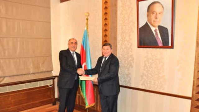 Azerbaijani FM Receives New Kyrgyz Ambassador