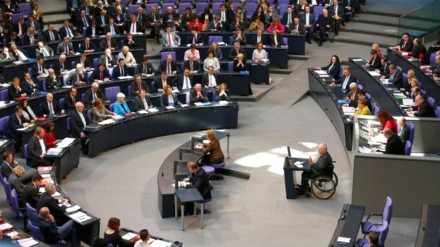 Bundestag Approves Greek Bailout Extension