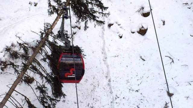 Skiers Rescued From Dolomite Cable Cars