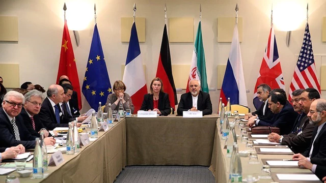 مفاوضات إيران النووية مستمرة وميركل تأمل في اتفاق