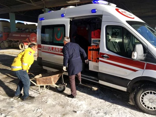 Başhekimin Bilgisiyle Tam Teşekküllü Ambulansla Kum Taşıdılar
