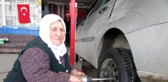 77 Yaşında Lastik Tamircisi Kadın Kolu Kırılmasına Rağmen İşini Bırakmadı