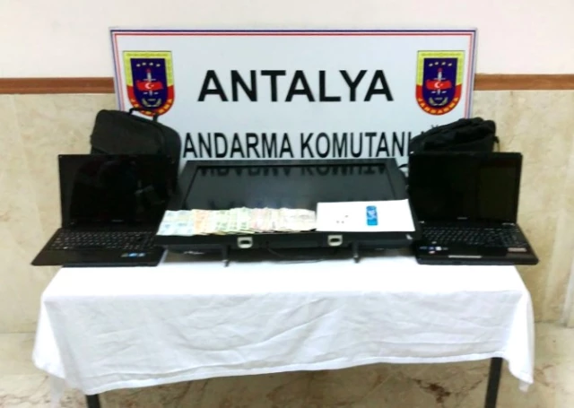 Antalya'da 3 Hırsızlık Zanlısı Tutuklandı, System.String[]