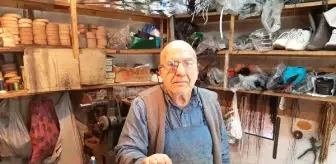 İlçede Mesleğini Yapan Yok! Ayakkabı Tamirine 70 Yılını Verdi