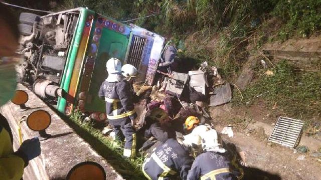 Tayvan'da Tur Otobüsü Devrildi 32 Kişi Hayatını Kaybetti, 12 Yaralı